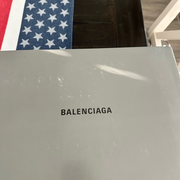 Balenciaga Tyrex size 6.5w (37 eu) new in box with accessories - Picture 4 of 8
